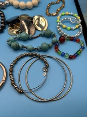 Lot Of 18 Ass’t Style Bracelets Estate Jewelry (see Description)
