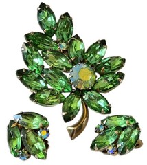 JULIANA STYLE EMERALD GREEN MARQUISE RHINESTONES/IRIDESCENT BROOCH & EARRINGS