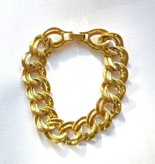 Vintage MONET Gold Tone Chain Link 7 1/2″ Bracelet Fold Over Clasp