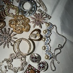 VINTAGE AND MODERN RHINESTONE CRAFT JEWELRY LOT NECKLACE BROOCH EARRINGS