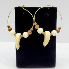 Southwest Style Beaded Wire Hoop w Faux Resin Claw or Tooth Vtg Pierced Earrings