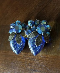 Vintage Blue Green Peacock Rhinestone Gold Carved Leaf JULIANA D&E EARRINGS