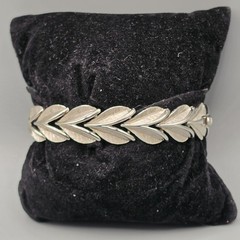 Vintage Crown Trifari Silver Tone Brushed Leaf Link Bracelet 7” Nice Gift