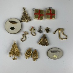 Vintage Christmas Brooch/Earring Lot. Christmas trees, Stockings, Presents.