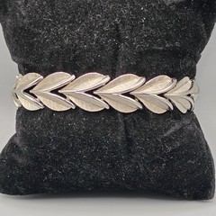 Vintage Crown Trifari Silver Tone Brushed Leaf Link Bracelet 7” Nice Gift