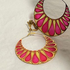 Vintage hot pink hoop earrings Gold wire teardrop petals round MOD groovy hoops