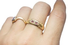 ANTIQUE EDWARDIAN ENGLISH 15K GOLD RUBY & PEARL 5 STONE GYPSY RING c1902