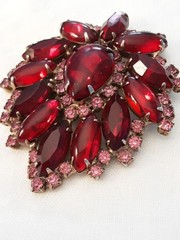 Vintage Red and Pink Rhinestone Brooch with Faceted Prongs Gold Tone