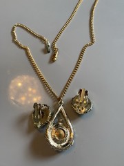 Vintage Juliana Style Watermelon, Rivoli Green Rhinestone Pendant Earrings Set