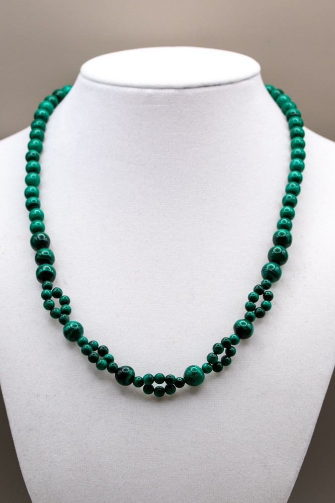 Vintage Malachite Beaded Necklace 16.5″ Graduated Figure 8 Statement Strand 34g