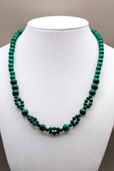 Vintage Malachite Beaded Necklace 16.5″ Graduated Figure 8 Statement Strand 34g
