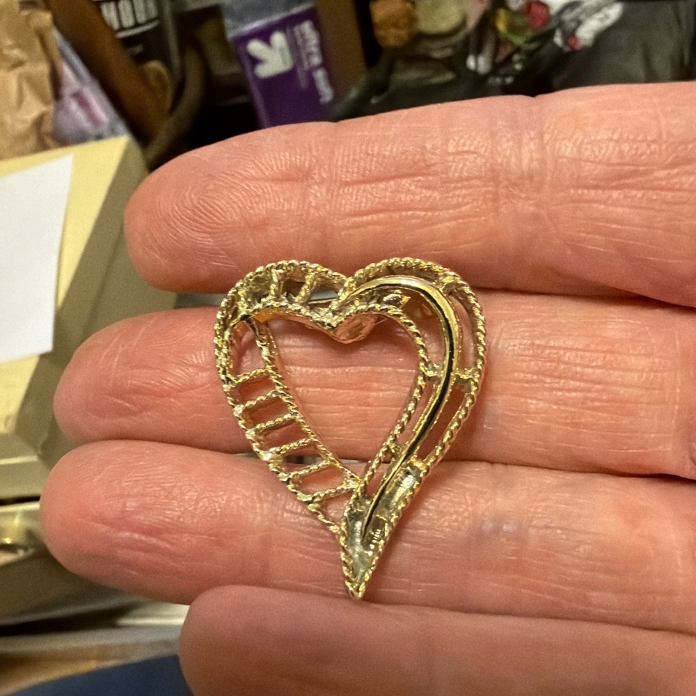 Heart Valentine Gerry’s Brooch Pin Gold Tone Open Work Detail Signed Vintage