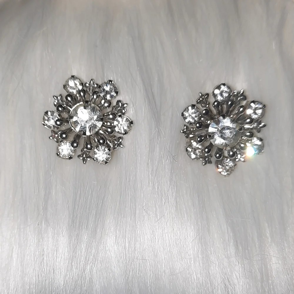 Vintage Snowflake Or Star, Scatter Pins Clear Rhinestones SilverTone brooches