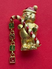 VINTAGE CHRISTMAS TREE PIN BROOCH BEAR NOEL DANGLE BOOK PIECE VERO ? MCM HTF 55