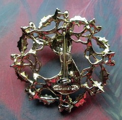 Vintage GERRY’S Christmas Brooch Wreath with Reindeer Gold Tone