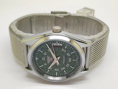 Vintage Seiko 5 Automatic Men steel Day Date 17 jewel Refurbished Japanese wrist