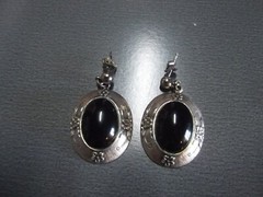 1 Pair Old 1.25″in Oval Shape Metal/Acrylic Stud Earrings