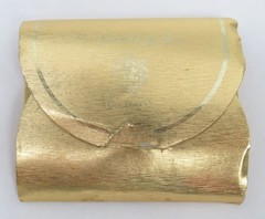 BEAUTIFUL MOTHER’S DAY METAL ENAMELLED ROSE THE SYMBOL OF LOVE IN GOLDEN CARD