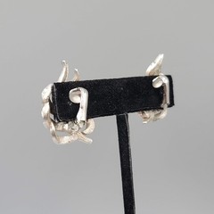Vintage Flowing Leaf Climber Clip on Earrings Silver tone 1.25″