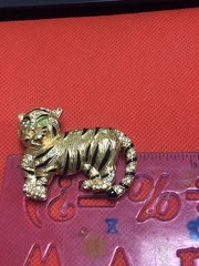 VTG LC LAUREN CONRAD GOLD TONE MULTICOLORED RHINESTONE BLACK ENAMEL TIGER BROOCH
