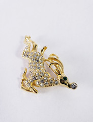 Avante Gold Tone Reindeer w/ Rhinestones Christmas Holiday Pin Brooch