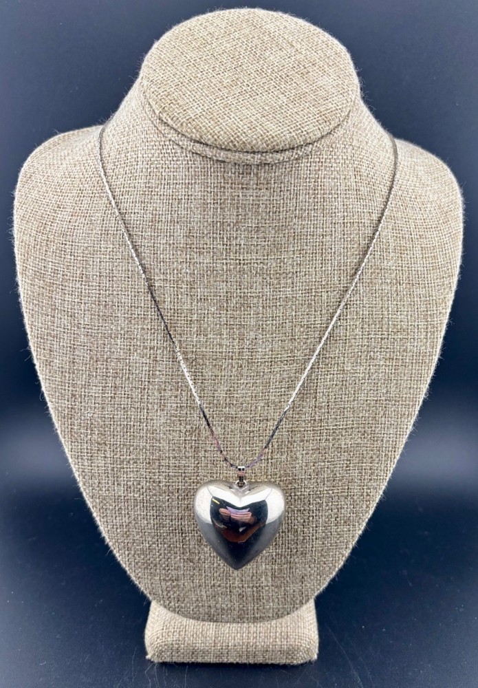 Vintage Silver Tone Puffy Heart Pendant Necklace 28″ Chain 1980s Fashion Jewelry