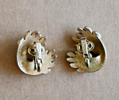 Crown Trifari Gold Tone Textured Clip On Earrings Golden Trifarium Vintage 1960s