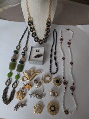 Vintage To Now Mixed Jewelry Lot 17 Pieces Most Signed Resell Wear
