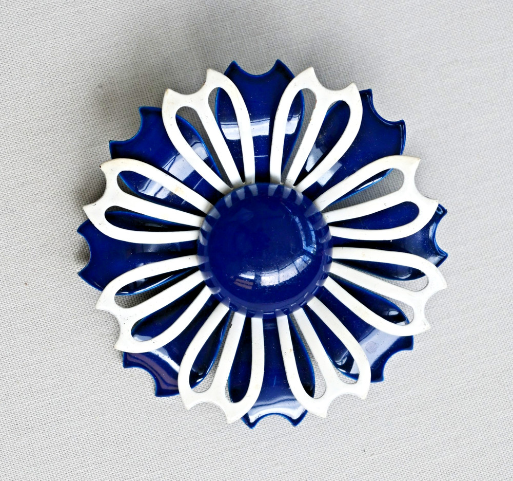 Vintage Retro Enamel Daisy Flower Floral Navy Blue White Brooch Pin