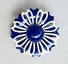 Vintage Retro Enamel Daisy Flower Floral Navy Blue White Brooch Pin
