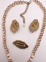 “1928” VTG Pink Champagne Glass Beaded Gold Tone Set Necklace Earrings Brooch