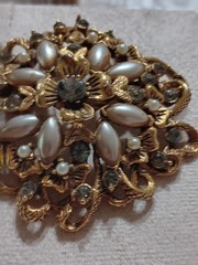 Vintage Large Florenza Rhinestone And faux pearl Brooch pendant