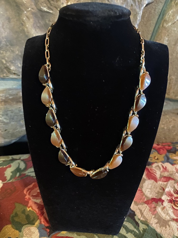 Vintage gold tone metal tear drop shaped thermoset Lucite stone choker necklace