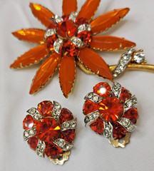 Vintage Selro Selini? Lucite & Rhinestone Gold Tone Floral Set Brooch & Earrings