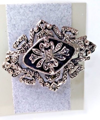 Elegant Vintage-Style Fashion Brooch, Silver Tone Floral Design. 1.5″
