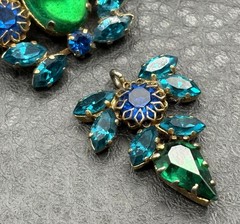 VTG Dog Tooth Prong Blue Green Rhinestone Cupcake Setting Brooch Dangle REPAIR