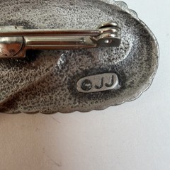 JJ Jonette Jewelry vintage pewter articulated alligator with bird pin-2.5in