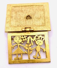 Vintage AJC Signed Mother’s Day Mail Brooch Gold Tone E2