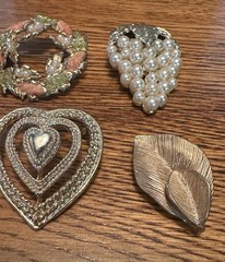 Vintage Mixed Lot 7 Brooches Enamel Faux Pearls Gold Tone Flowers Leaves Heart