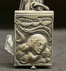 Amazing piece! Argentina Art Nouveau locket with photos beauty lady large hair..