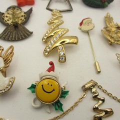 Vintage Christmas Jewelry Lot Santa Tree Angel Snowman Cardinal Poinsettia