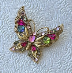 Vintage Rhrinestone / cabochon glass / gold tone metal brooch pin