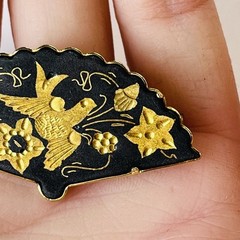 Vtg Black Damascene Pin Brooch – Gold – Fan Shaped – Trombone Clasp – 1.75”