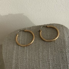 Light weight vintage pierced textured hoop earrings with wire wires