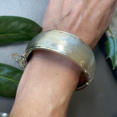Vintage Bangle Bracelet Estate Jewelry Pre-Owned Textured Gold Plated Wash 7″