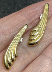 Vintage 1.1” Light Gold Tone Metal Drop Earrings