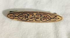 VICTORIAN BAR PIN GOLD TONE , STERLING BACK BLACK ENAMEL ETCHED TOP ON GOLD 1″