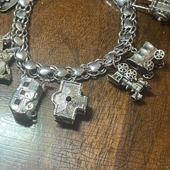 Vintage American Staring Heart Charm Bracelet 11 Charms Articulating 54.6 G 7.5”