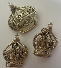 Vintage GoldTone Rhinestone & Faux Pearl Crown Brooch & Earrings Vintage Set I24