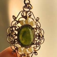 Beautiful Vintage Faux Jade & Simulated Pearl Gold Tone Filigree Estate Pendant